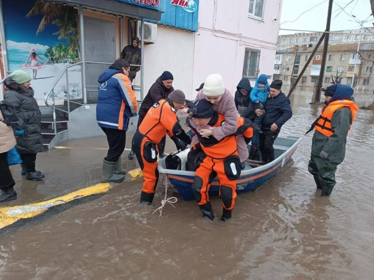 Паводки в Казахстане: почти 8 тысяч человек покинули свои дома