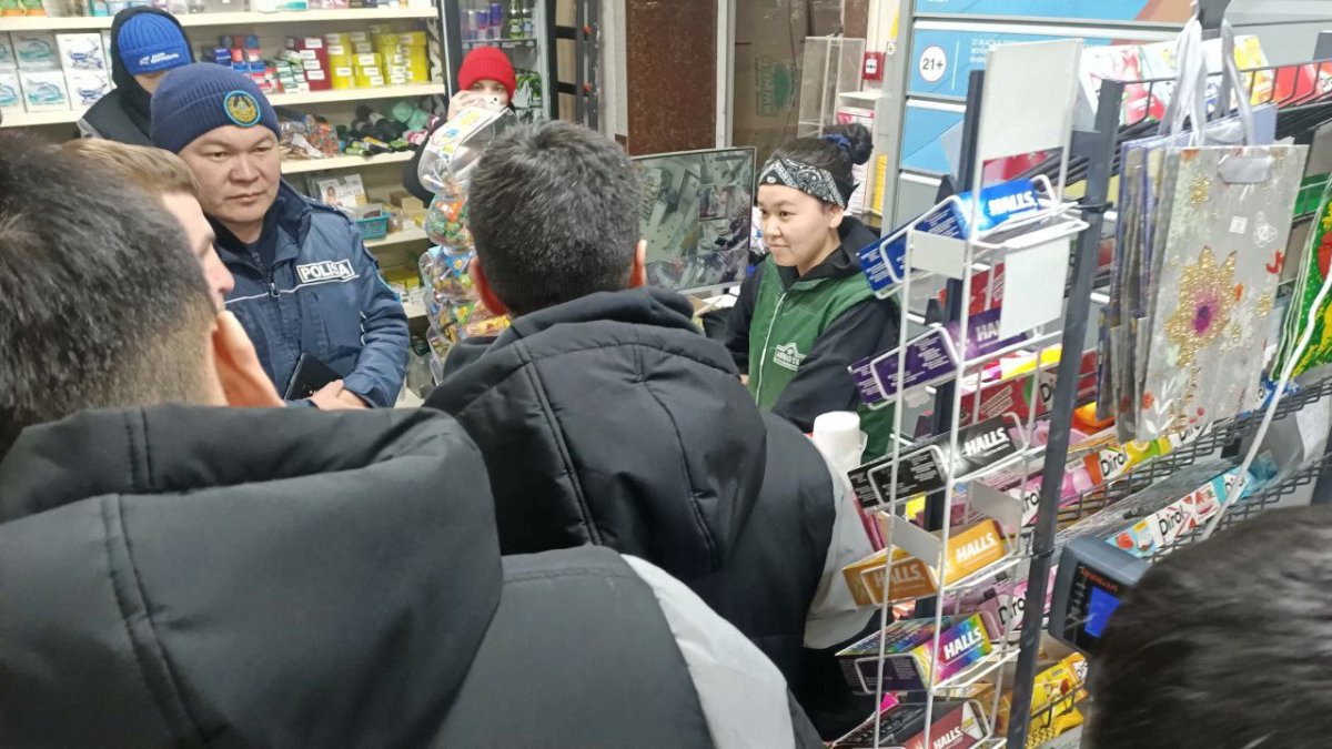 Рейды, штрафы и уголовка: в Астане спортсмены и полиция объединились в борьбе с насваем и вейпами
