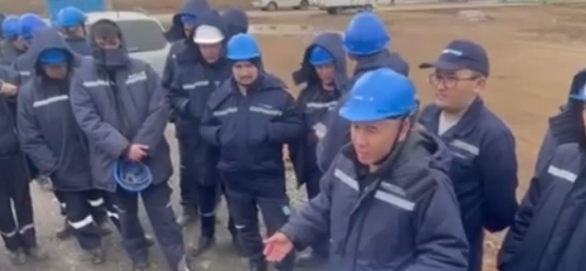 Работники шинного завода Карагандинской области вышли на митинг
