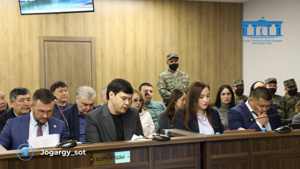 Брату погибшей Салтанат стало плохо во время рассказа Бишимбаева о её побоях, в суде объявлен перерыв
