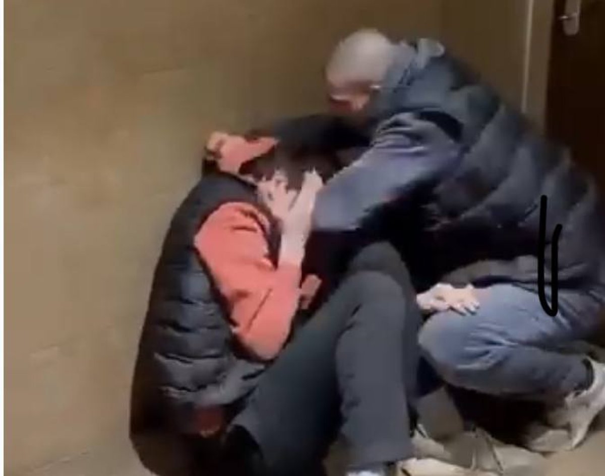 Видео шокировало Сеть: казахстанца избили из-за денежного долга