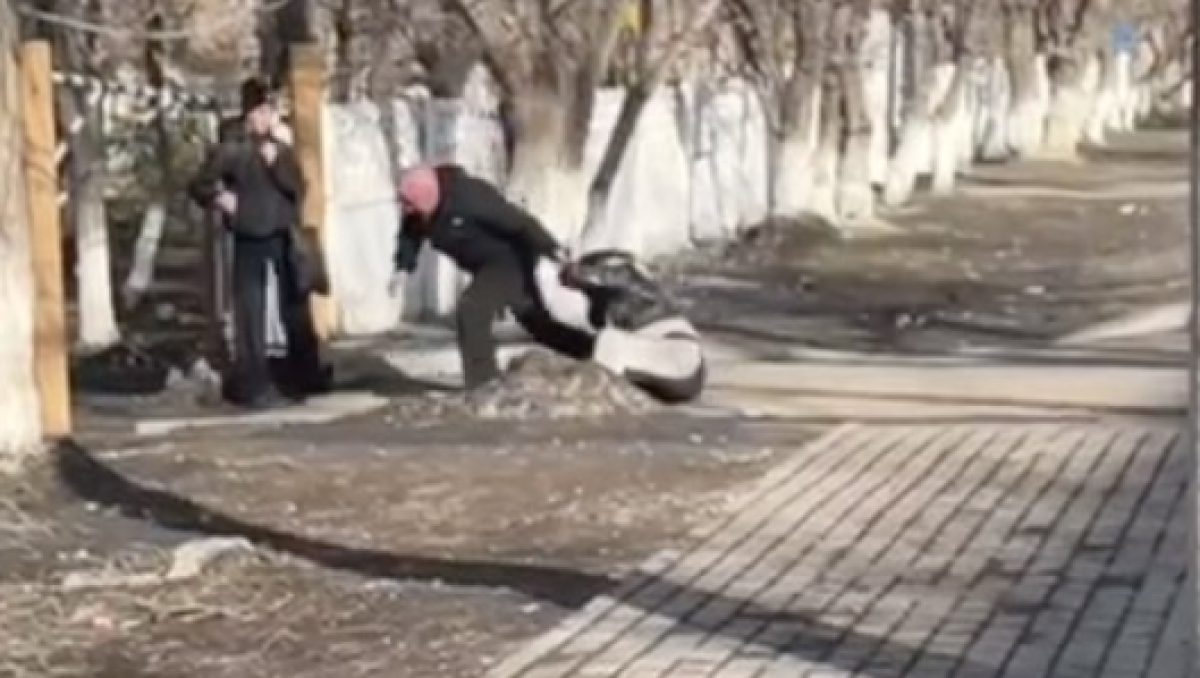 Казахстанец получил 15 суток ареста за жестокое избиение женщины (видео)