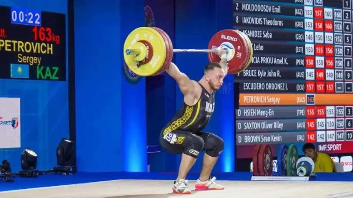 Казахстанец выиграл на Кубке мира по тяжелой атлетике