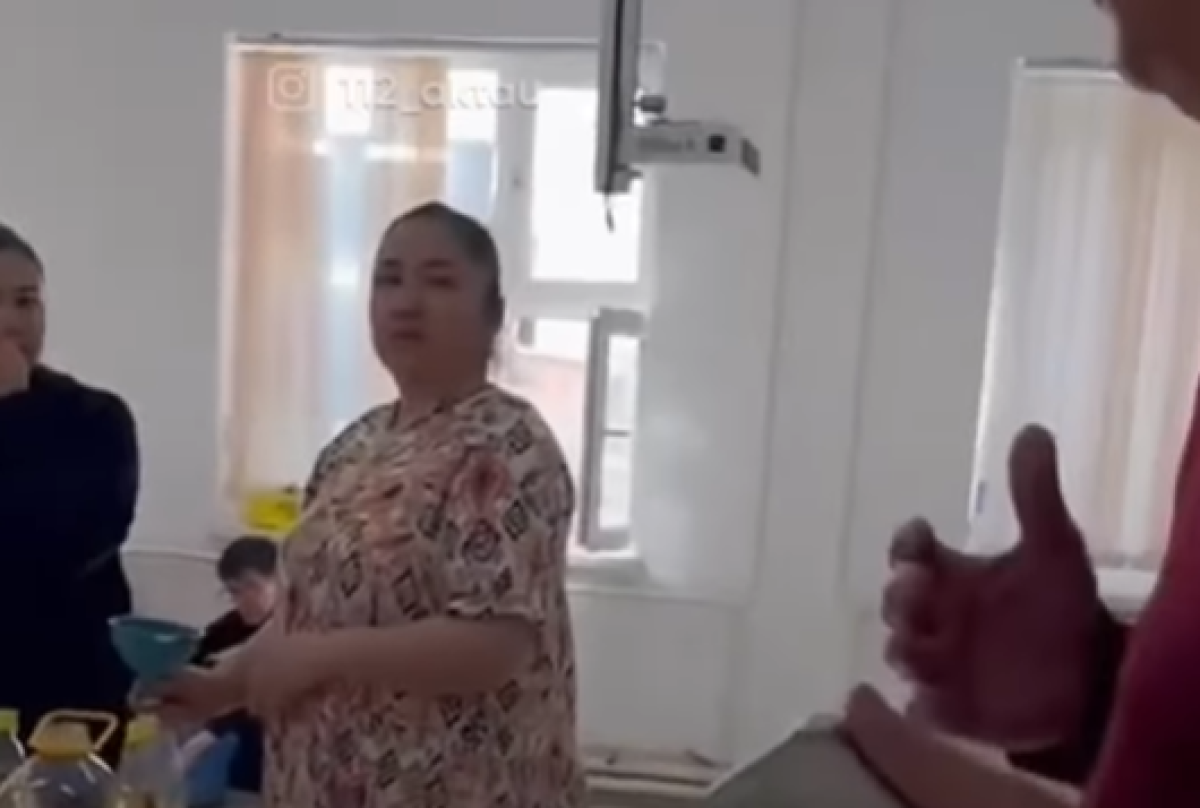 Споры в Сети вызвало видео эвакуированной из Кульсары женщины