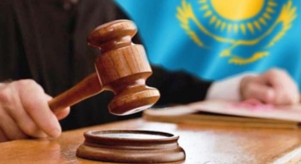 Полицейских осудили за вымогательство и взятки в Костанае