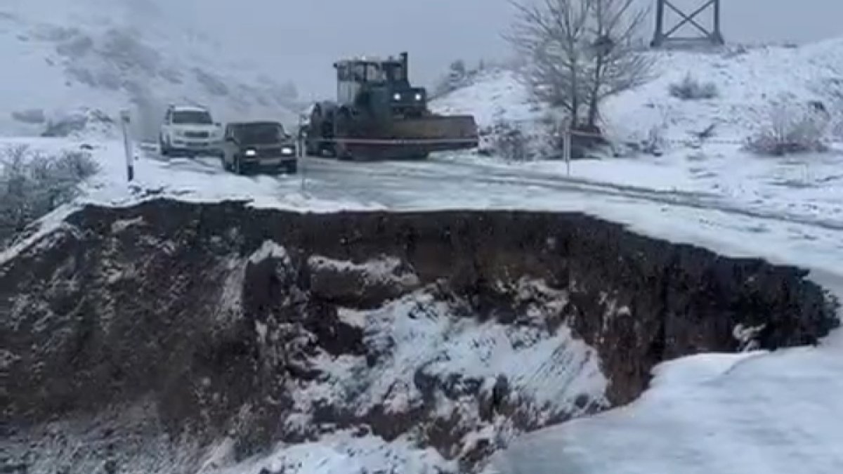 Дорога обвалилась в Восточно-Казахстанской области