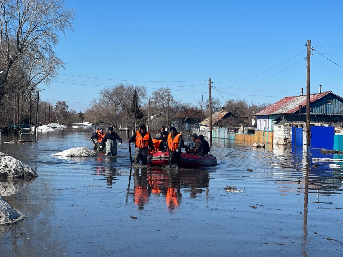 Паводки в Казахстане: более трёх тысяч детей находятся в пунктах эвакуации