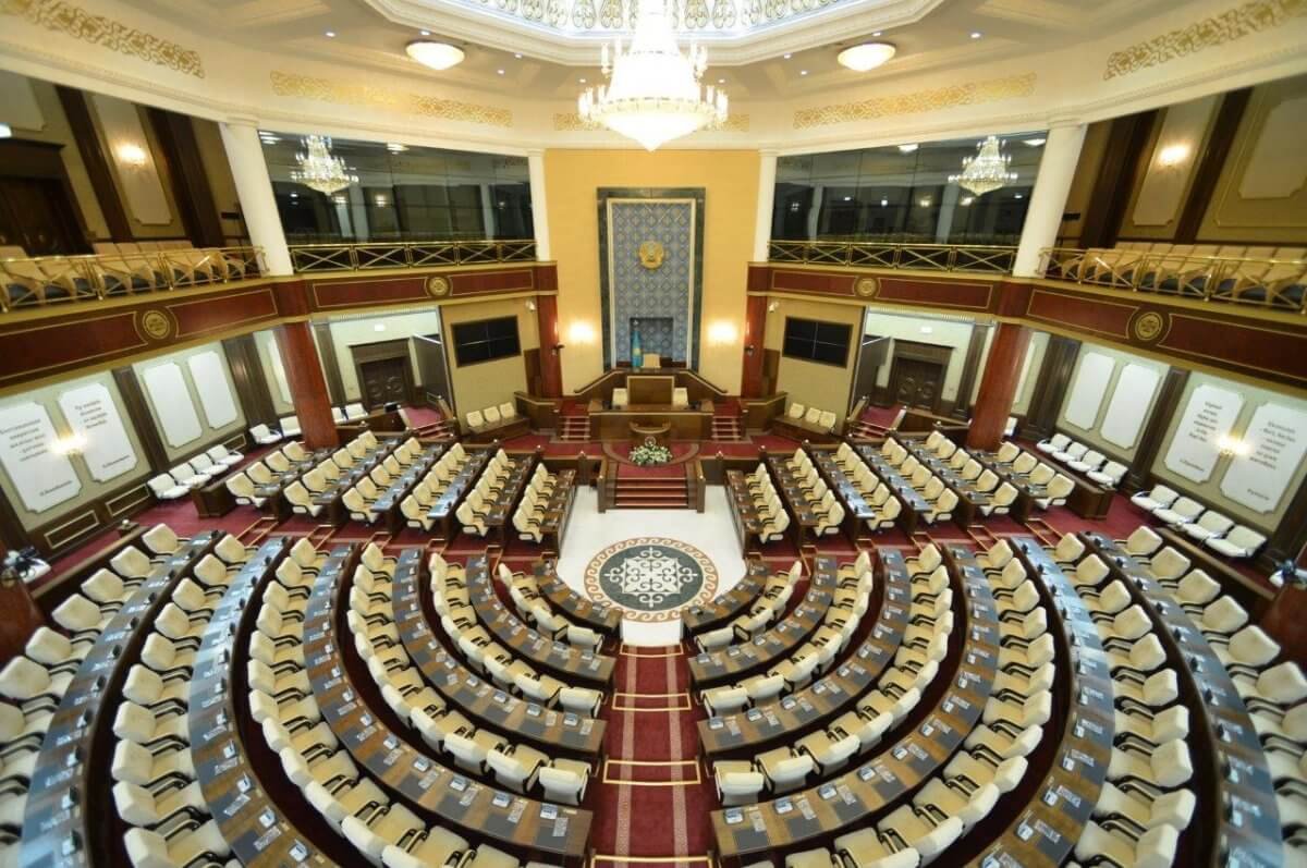Сенат вернул в мажилис закон о миграции