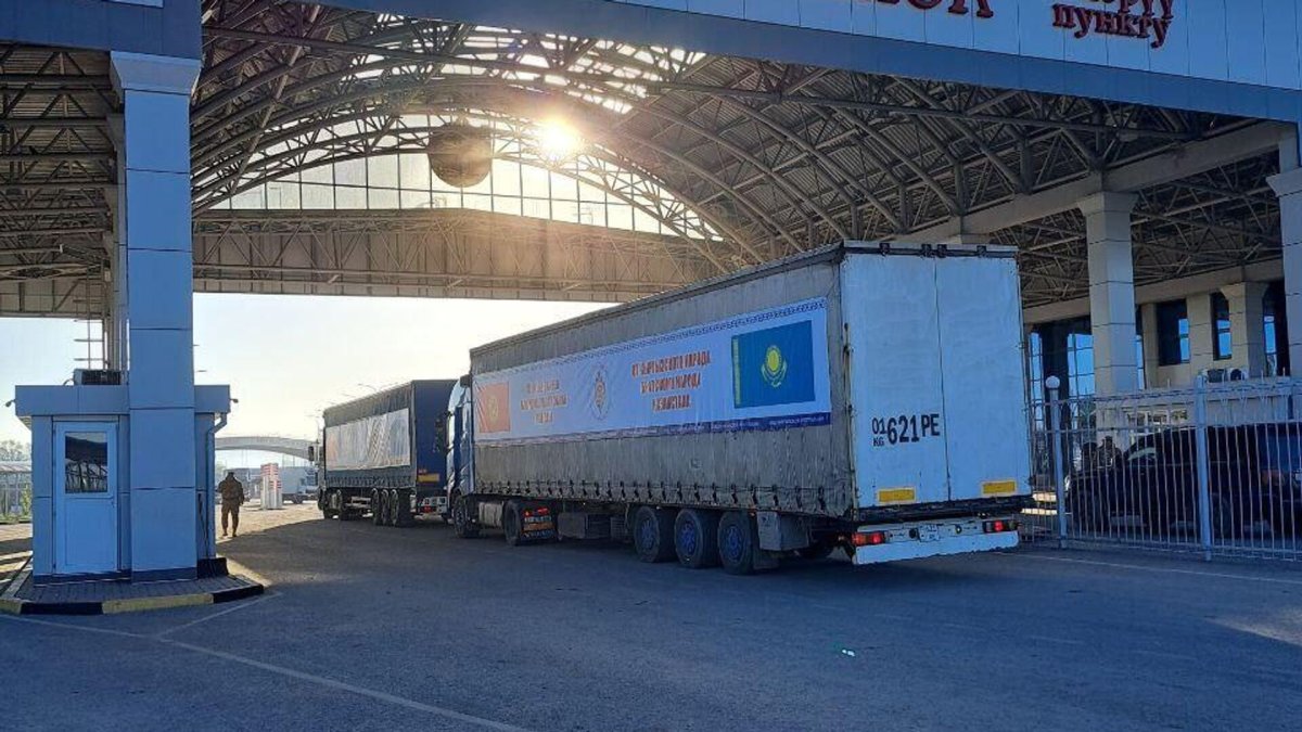 Власти Кыргызстана направили гуманитарную помощь для полицейских Казахстана