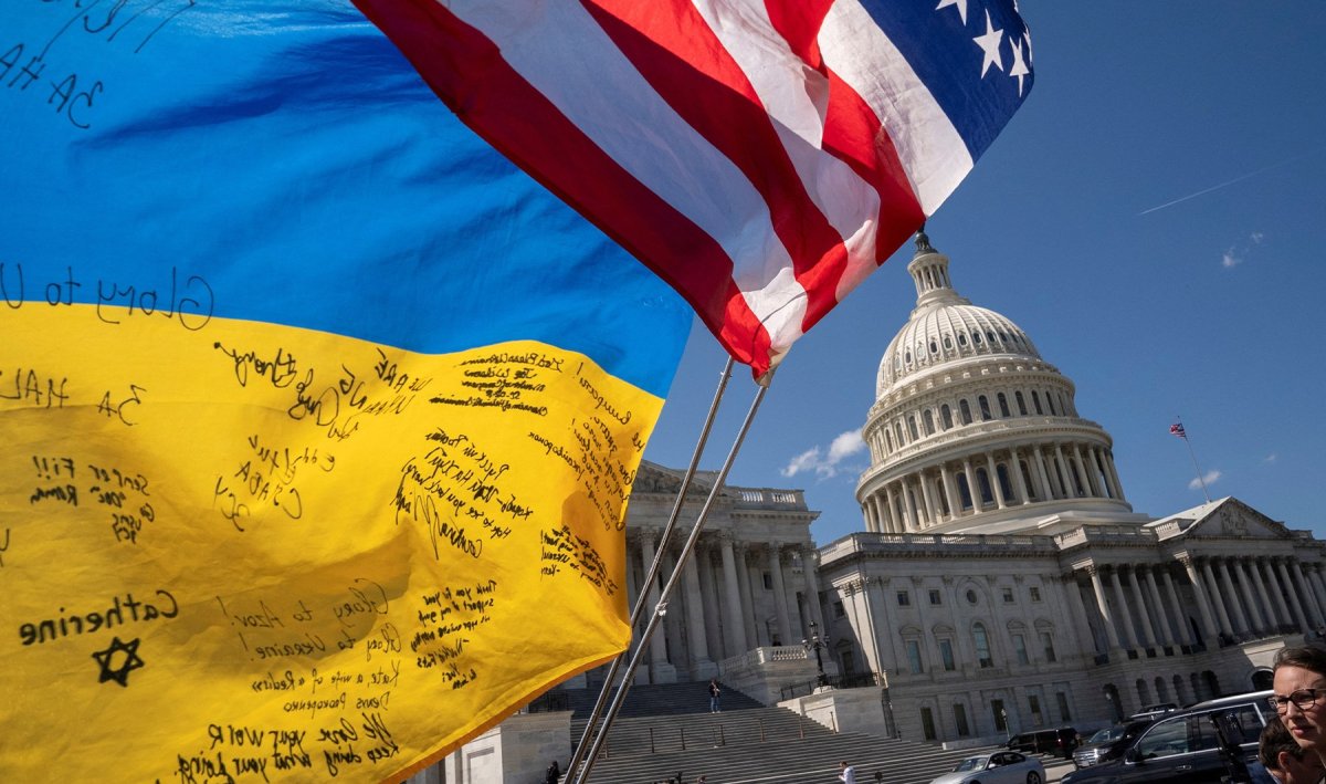Сенат США окончательно утвердил пакет помощи Украине
