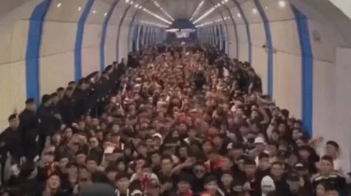 Маты и алкоголь: фанатов футбола наказали за поведение в Алматы