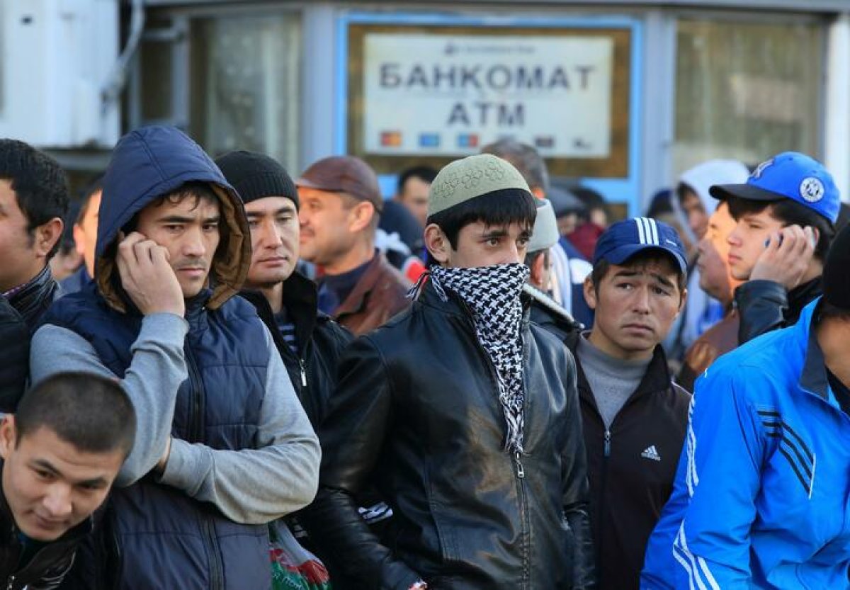 Таджикистанцам рекомендуют отказаться от поездок в Россию