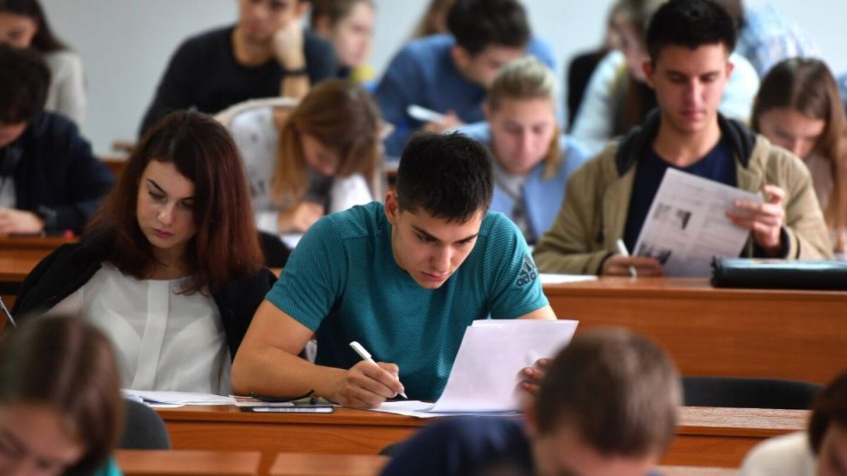 Круглосуточное дежурство организовано в вузах Казахстана после беспорядков в Кыргызстане