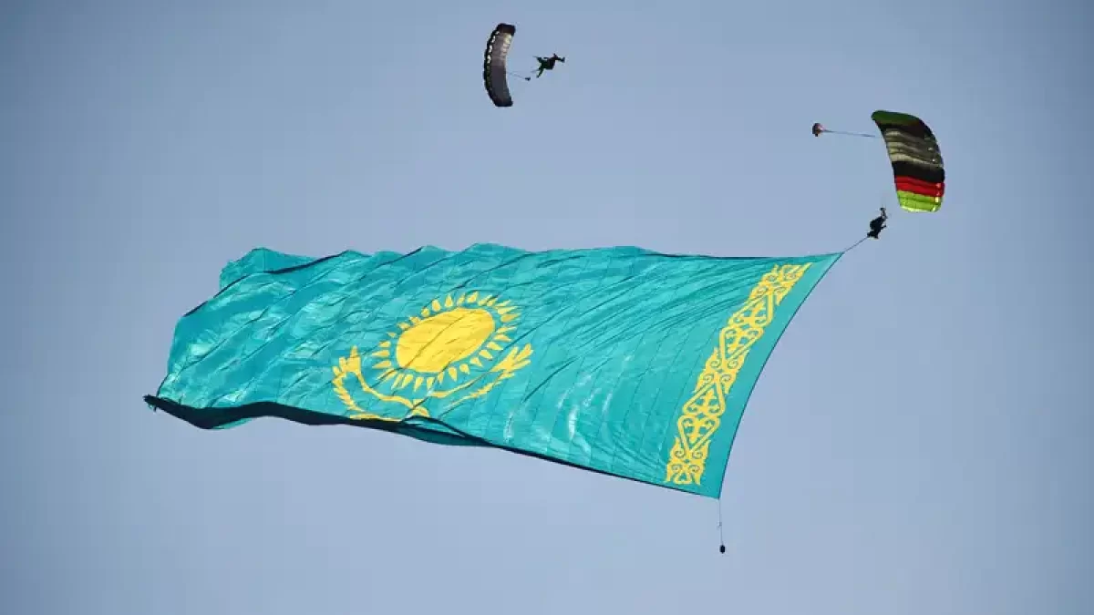 В небе над Турцией раскрыли флаг Казахстана