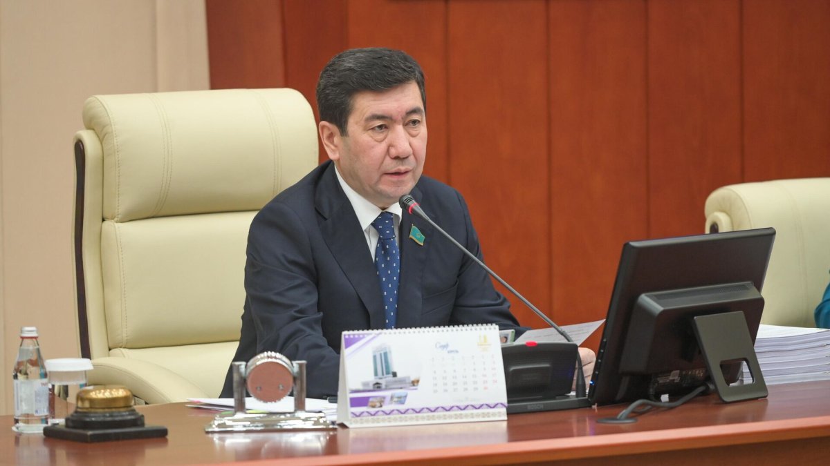 Глава мажилиса Ерлан Кошанов вылетел на похороны президента Ирана
