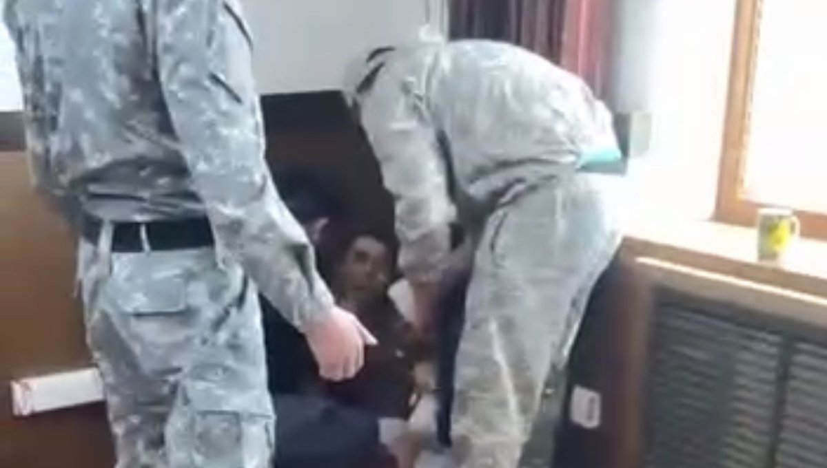 "Я устал": мужчина пытался покончить с собой во время суда в Атырау