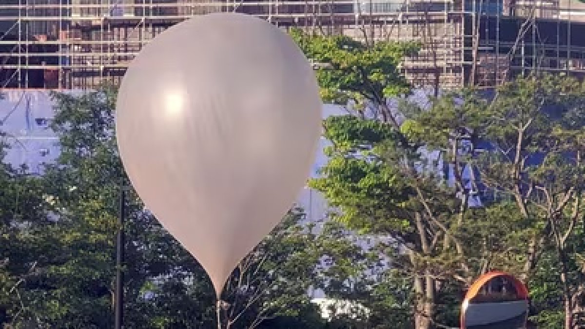 Мусорная война: Северная Корея вновь отправила в Южную шары с отходами