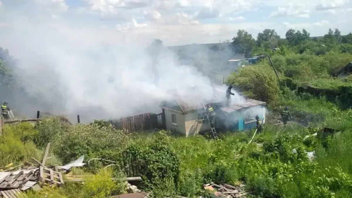 В Костанае возник крупный пожар