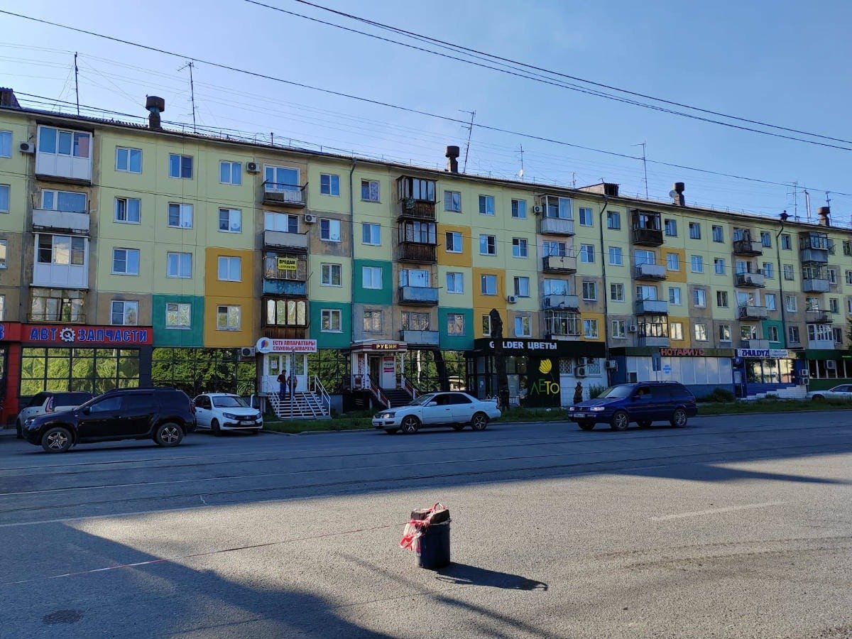 Не только субботники: благоустройство улиц и домов продолжается в Усть-Каменогорске