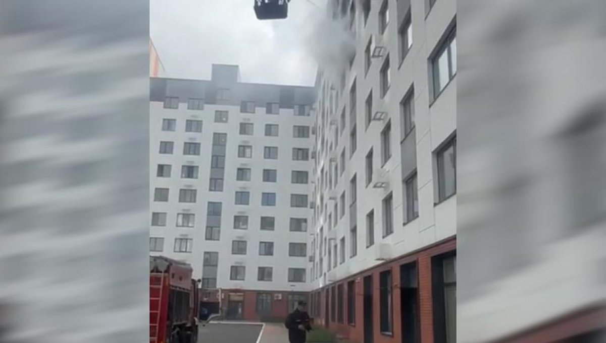 В Астане загорелся многоэтажный жилой дом