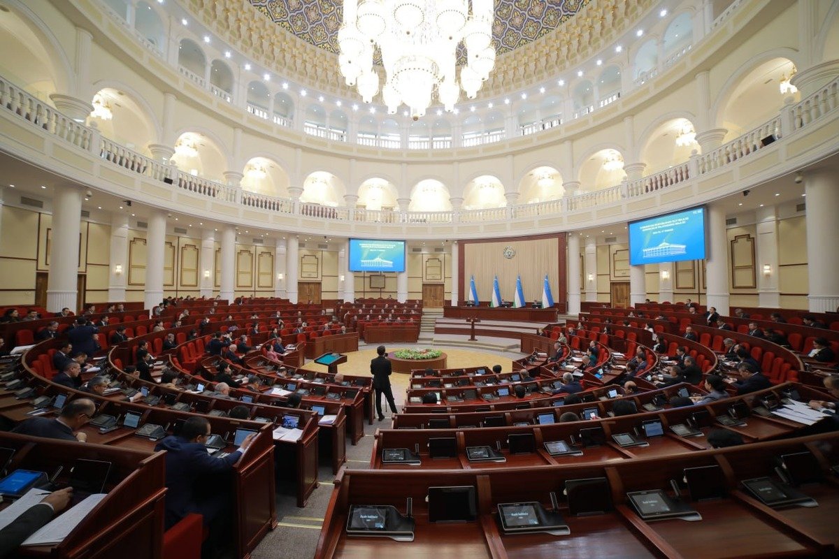 Запрет зарубежных партий, наказания для депутатов, электроэнергия: обзор узбекской прессы