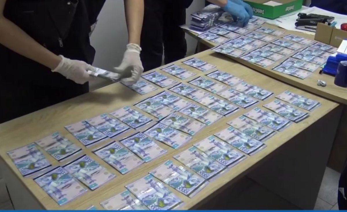 Взятка в 9 млн тенге: главу группы авторского надзора задержали в Костанайской области