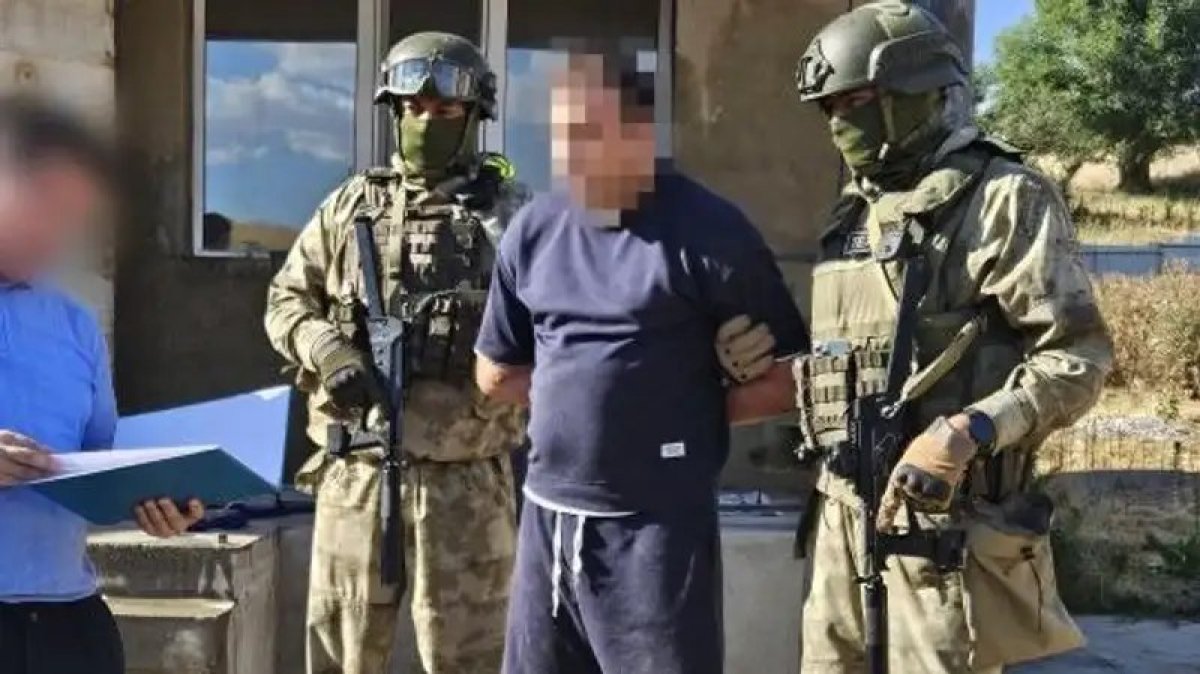 КНБ нашёл более 2,5 тонны прекурсоров в нарколаборатории в Туркестанской области