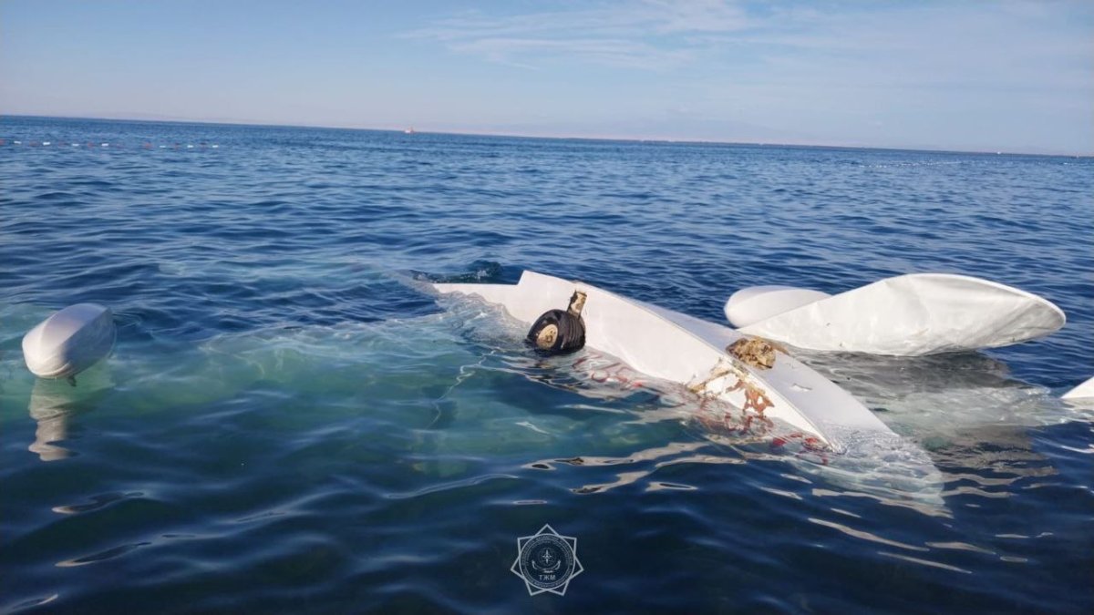 На Алаколе дельтаплан с людьми упал в воду
