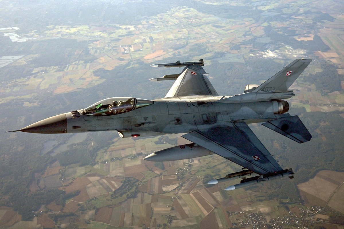 Нидерланды разрешили Украине использовать F-16 над Россией