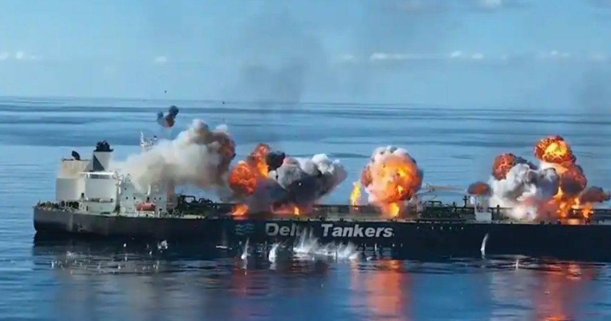 Хуситы взорвали нефтяной танкер в Красном море