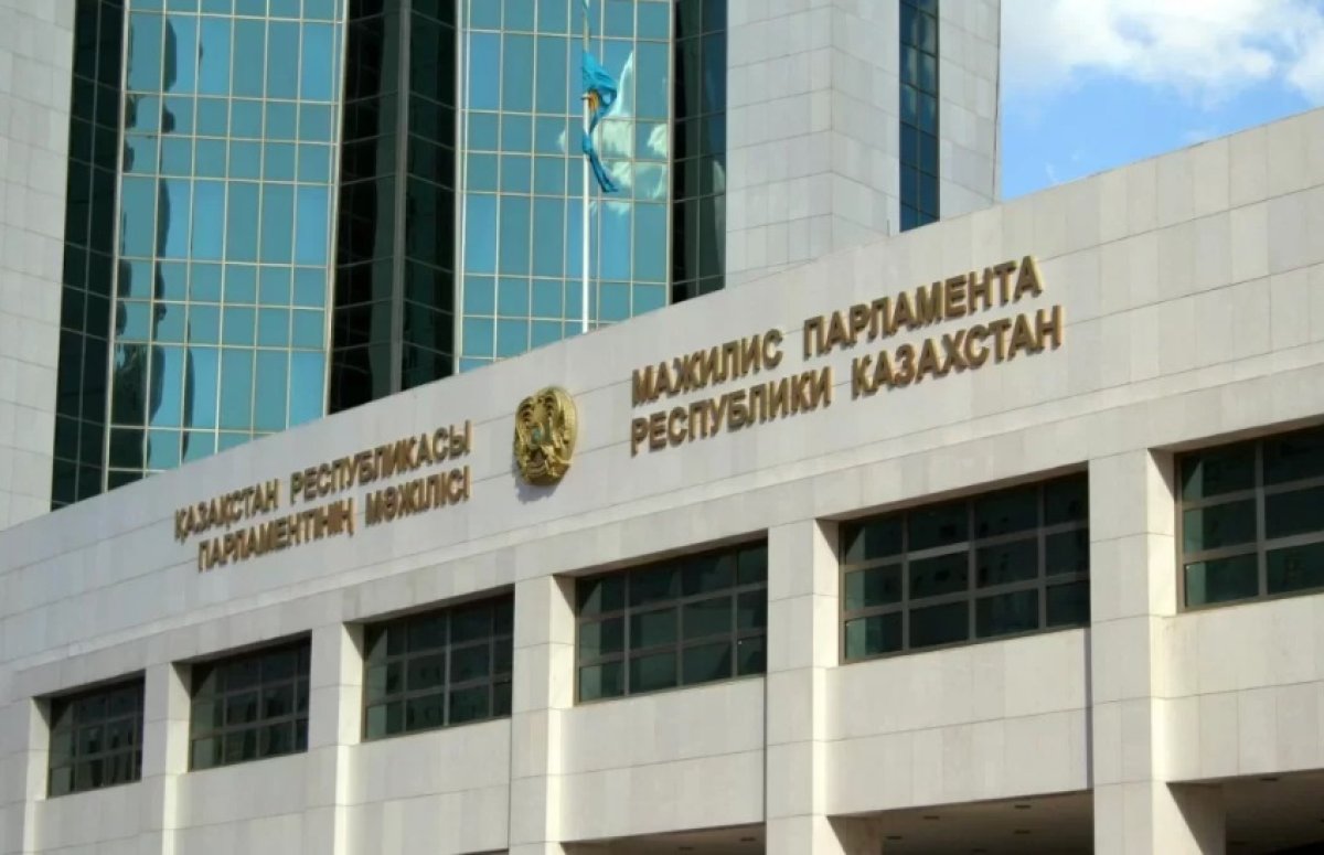 Пожар произошел в здании мажилиса Казахстана