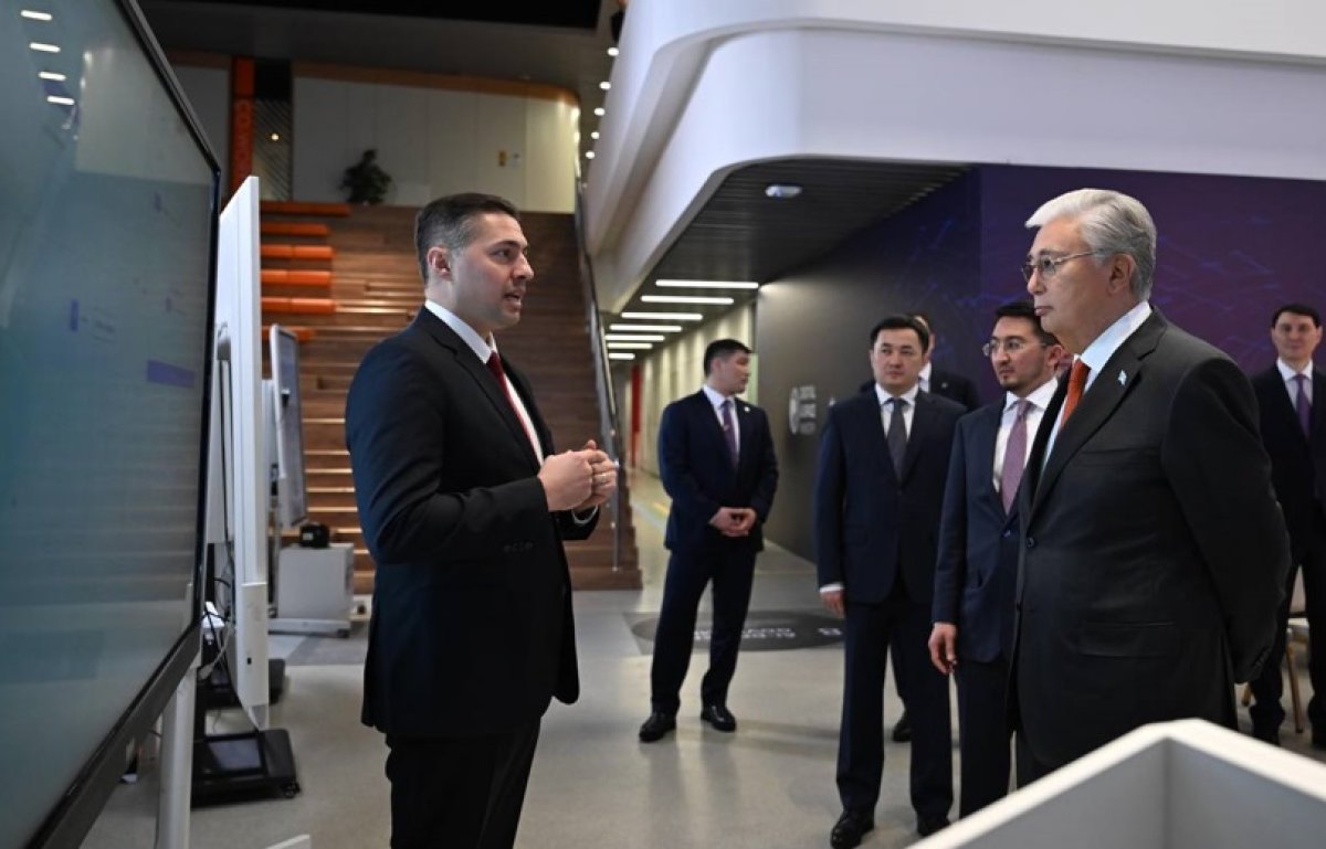 Казахский и ISSAI KAZ-LLM: Nazarbayev University представил президенту Токаеву большую языковую IT-модель