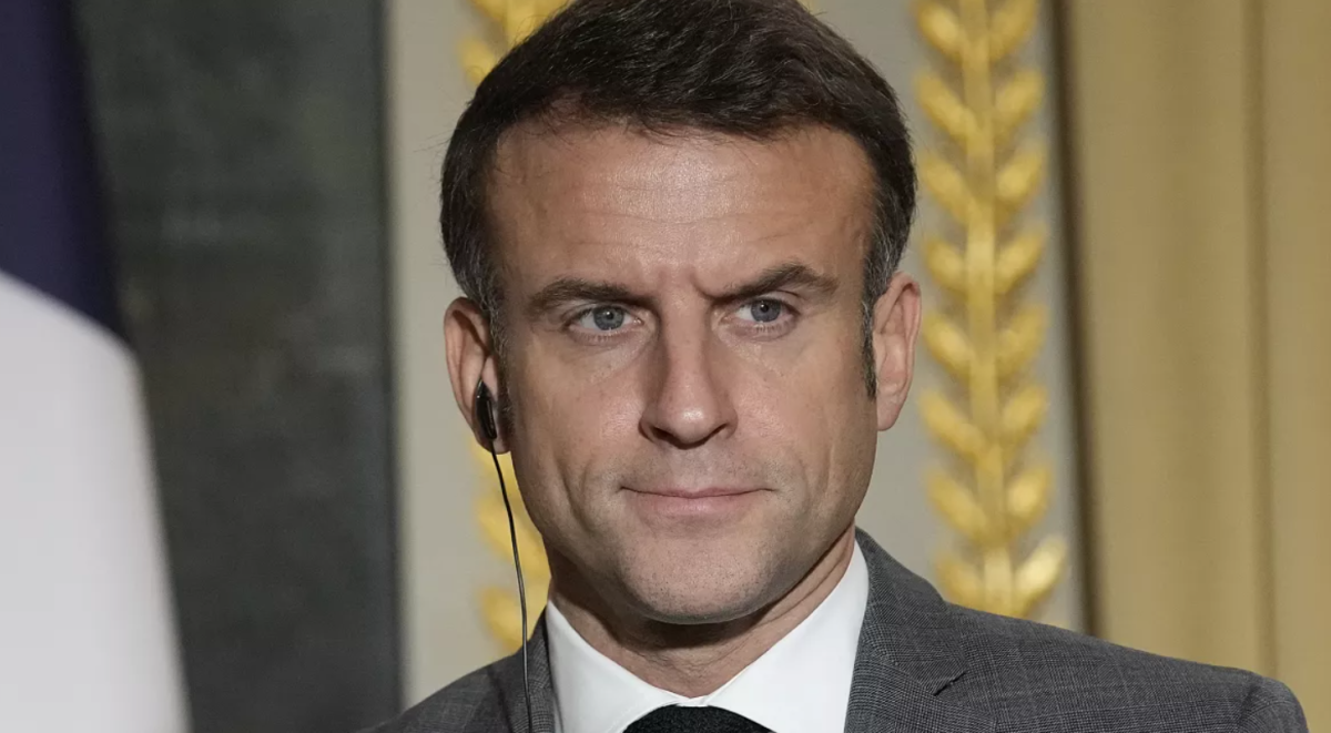 Макрон признал ошибку роспуска парламента и предложил "коллективное восстановление"