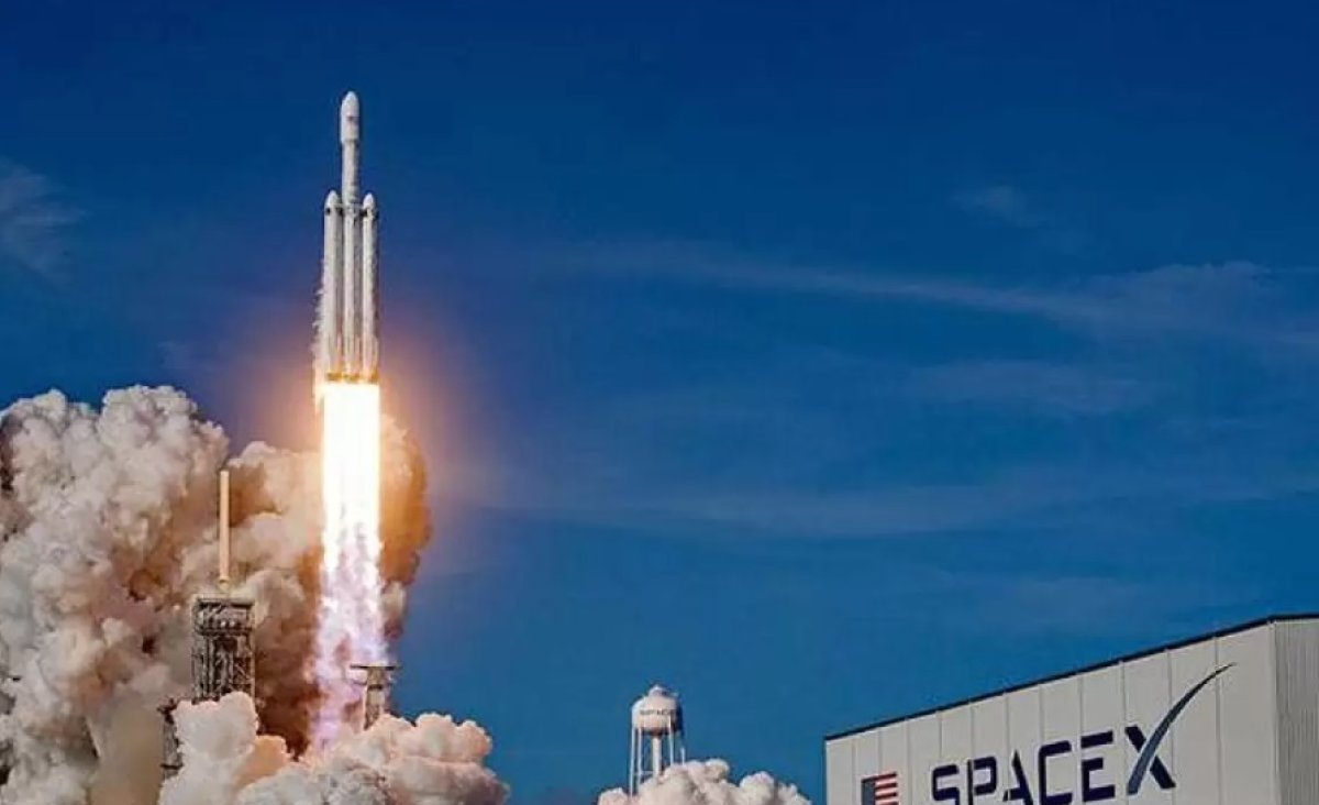Крупнейшая доставка: SpaceX запустила на Луну ракету с двумя частными модулями