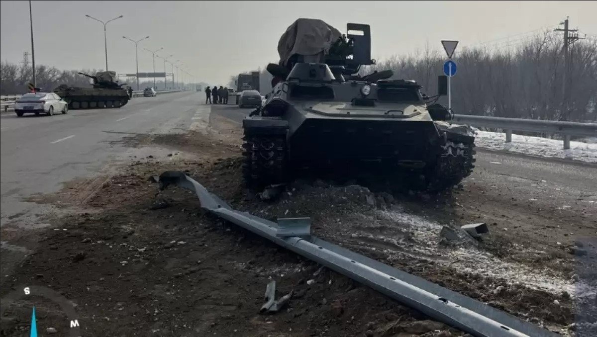 Военная техника съехала с трала на трассе в Алматинской области: суд вынес решение