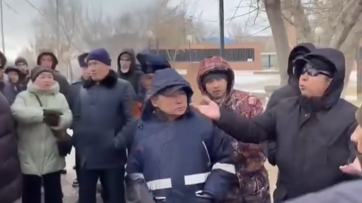 "Это не митинг и не провокация": в Кульсары жители вышли на улицы и потребовали найти им работу