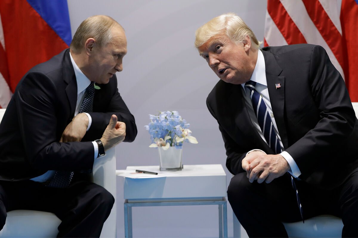 Трамп и Путин провели переговоры по телефону: о чем говорили президенты США и России