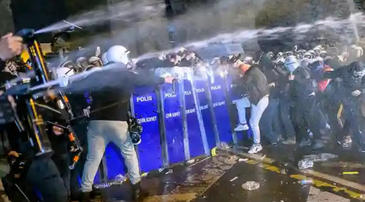 Массовые задержания протестующих прошли в Турции