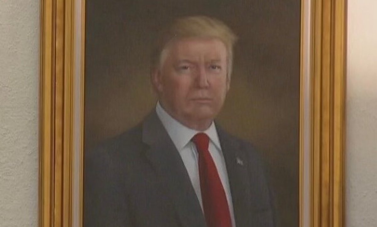"Хуже всех": Трамп разозлился на художницу, которая нарисовала его портрет