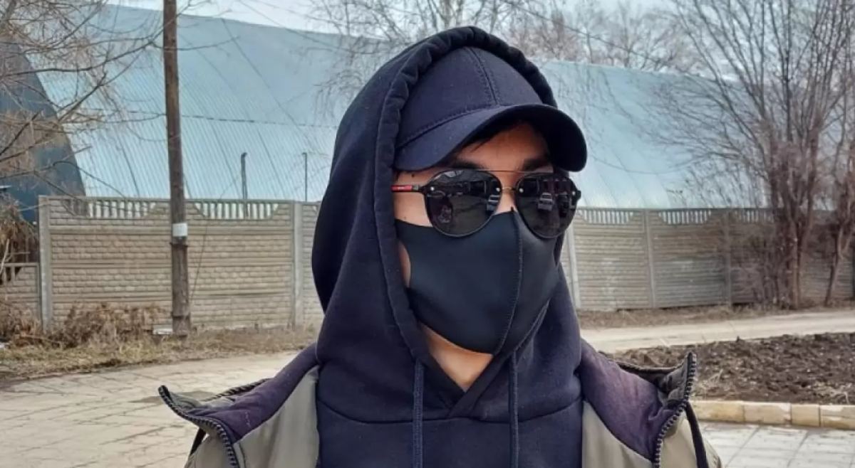 «Человек в маске» подарил инвалиду жильё, оплатил лечение и поездку