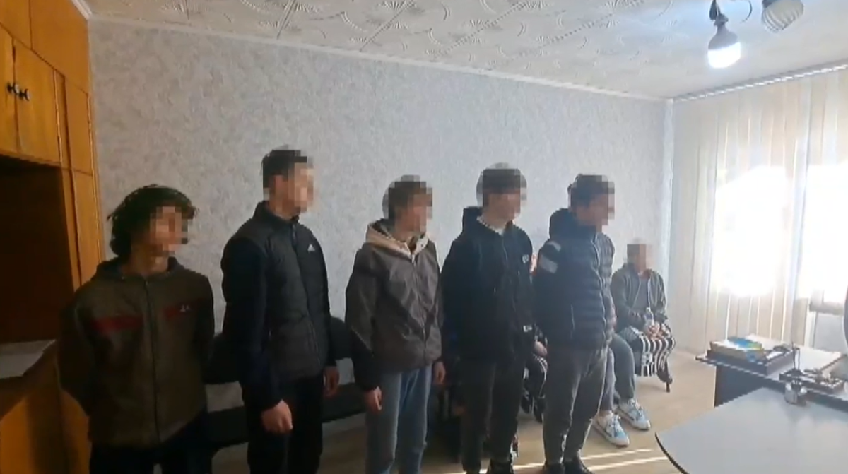 "Пинали в лицо и плевали": подростки жестоко избили пенсионера в Темиртау