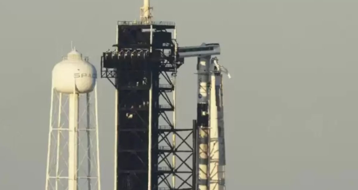 SpaceX запустила первый в истории орбитальный полёт над полюсами Земли