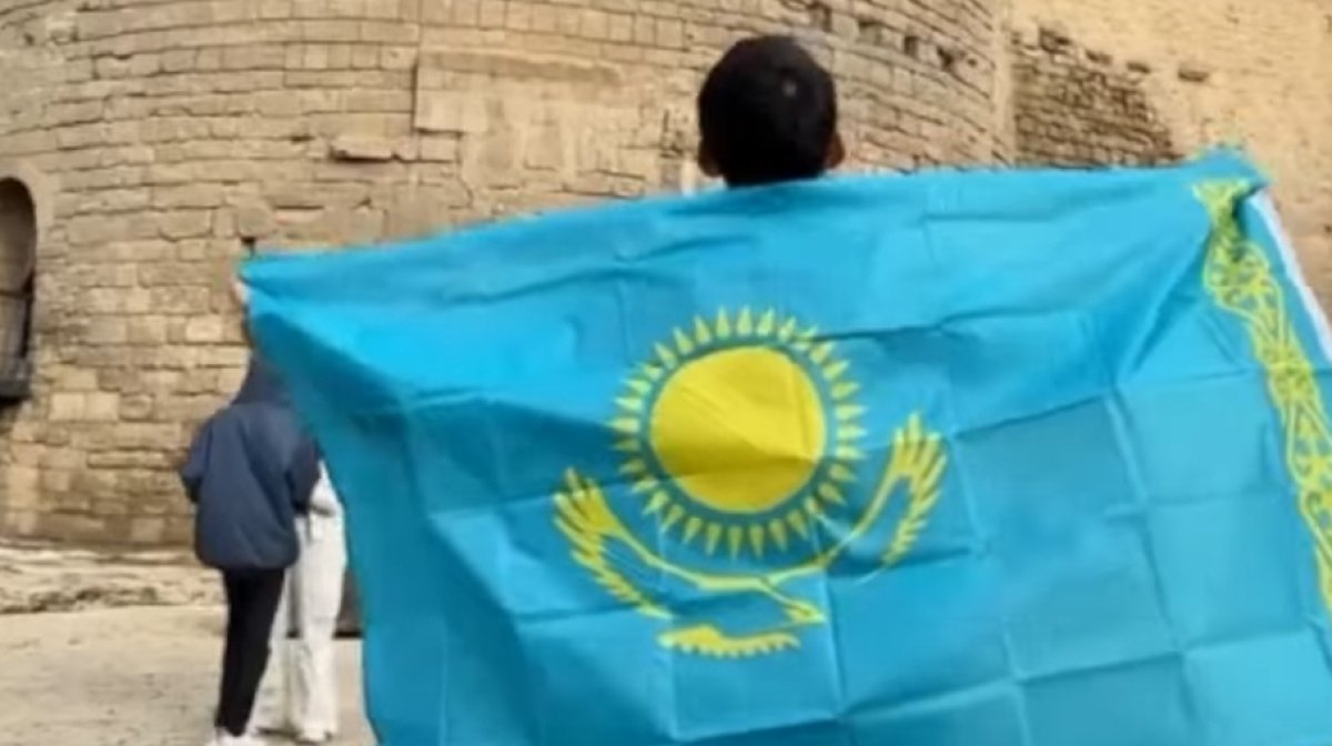 Реакция на флаг Казахстана в Азербайджане восхитила пользователей соцсетей