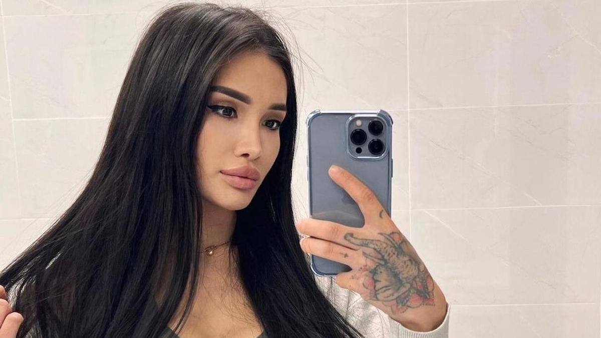Блогер Айжан Байзакова рассказала интересные факты о себе