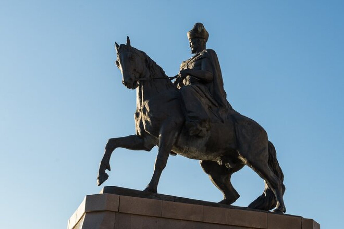 Памятник Кенесары хану отреставрировали в Астане — Ерлан Карин