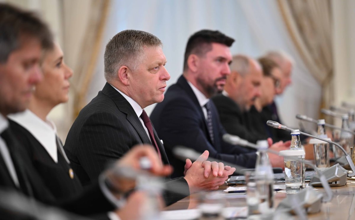 Роберт Фицо поблагодарил казахов за вклад в освобождение Словакии в годы войны
