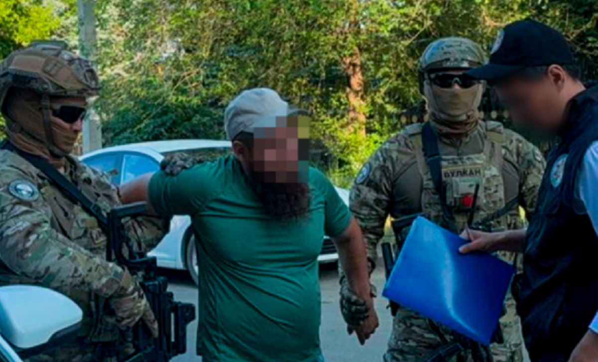 ОПГ вымогала деньги у бизнесменов в Уральске - задержаны восемь человек