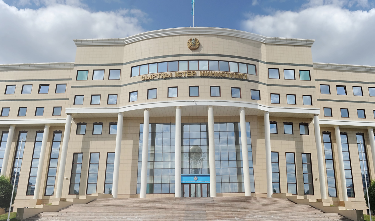 МИД РК обратился к казахстанцам в Иране и Израиле