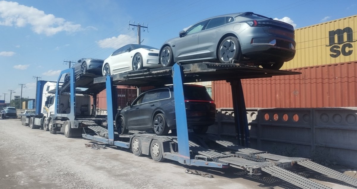 "Серый" импорт: ввоз нелегальных авто из Казахстана в Россию резко сократился