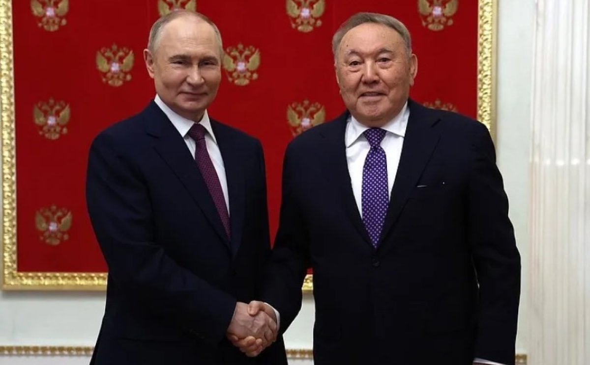 “Не нужно придавать значения”: Ашимбаев о поездке Назарбаева к Путину